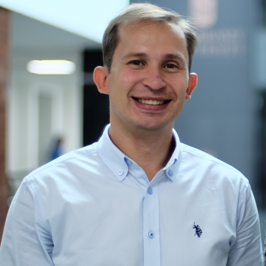 Академическое качество. Сазонов стоматолог Москва.